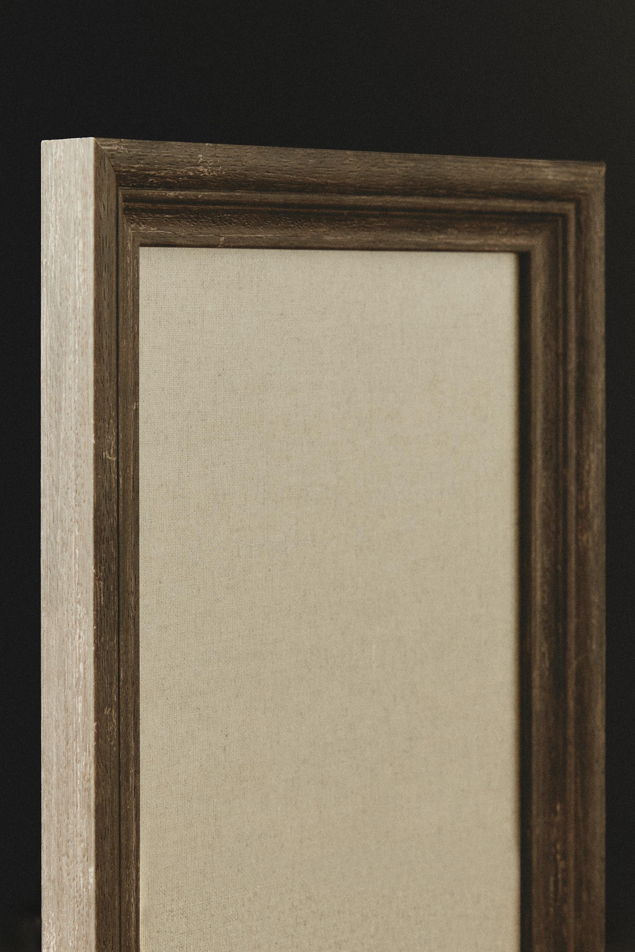 MATTE WOODEN PICTURE FRAME